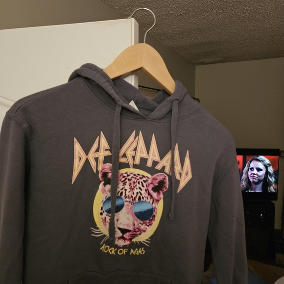๐3/$25๐ DEF LEPPARD Rock of Ages Size extra small Gray Pullover Hoodie women - Picture 3 of 6